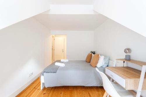 Bedroom in a Modern Apartment in Chiado in a Shared House
