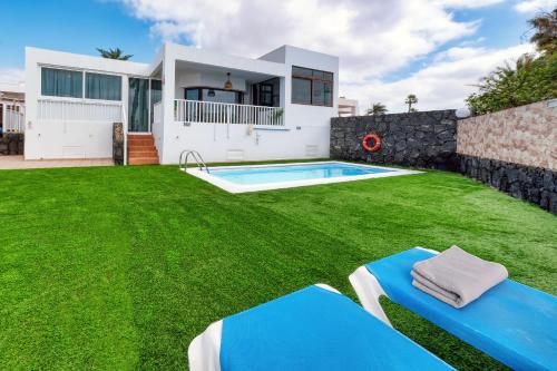 Villa Maria - Pool, Ping pong and Billiard - 10min from the Beach By Lanzarote Vacation Homes