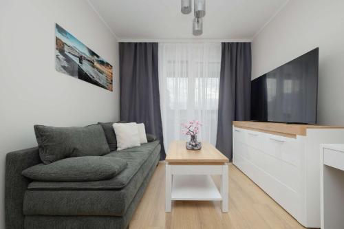 Elegant Apartment Aleje Jerozolimskie Warszawa with Air Conditioning by Noclegi Renters