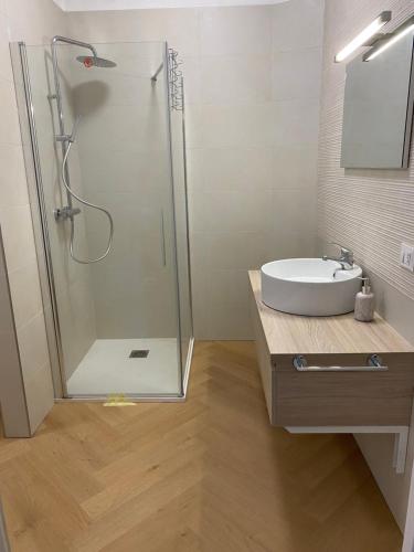 a bathroom with a glass shower and a sink at Casa Fenice in Romano D'Ezzelino
