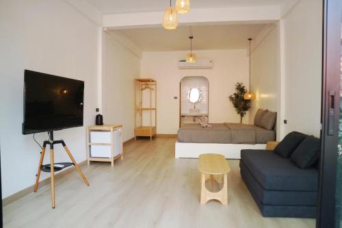 a living room with a television and a couch and a bed at ชรัส รีสอร์ท เกาะล้าน in Ko Larn