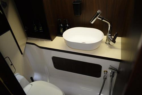 Camprex Rental - Luxury Campers