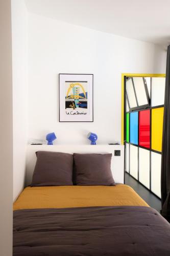 a bedroom with a bed and a mirror at Le Quai Verrière in Belfort