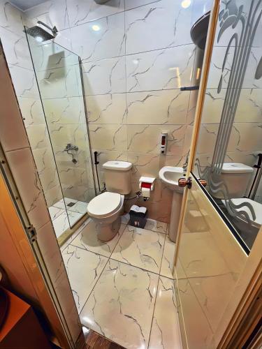 a bathroom with a toilet and a sink at GRAND MuseuM HoteL in Cairo