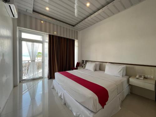 Grand Tamaro Hotel tesisinde bir odada yatak veya yataklar