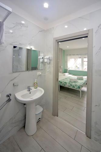 Dimora di Antonietta Room - near Train Station & Wi-Fi