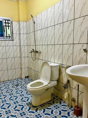 a bathroom with a toilet and a sink at NT Dreamhouse Cameroon in Zalom