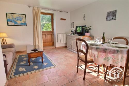 A kitchen or kitchenette at Houat