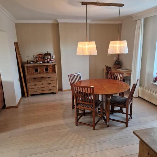 a dining room with a wooden table and chairs at B&B Chez Paz in Neer