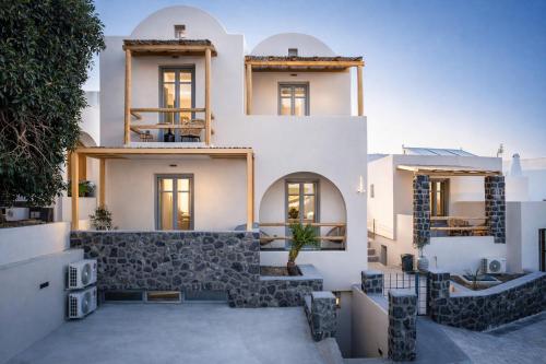 a villa with white walls and a courtyard at Aidani Luxurious Rooms in Vóthon