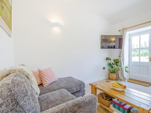 a living room with a couch and a table at Linnet - Uk50154 in Faversham