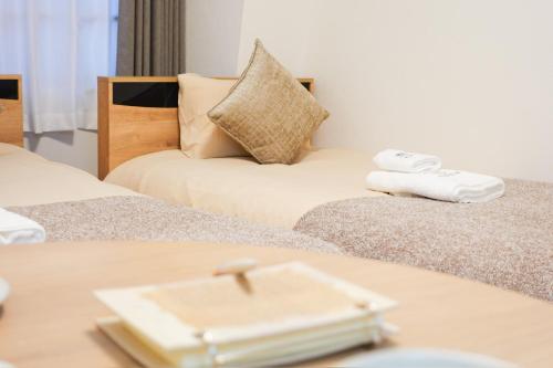 JR Shin-Osaka 1 min Airport direct Namba Umeda USJ direct 2 beds 3 people Wet and dry separation and kitchen