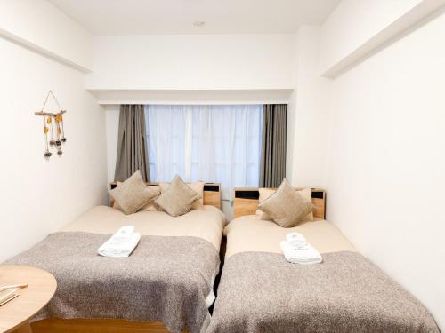 JR Shin-Osaka 1 min Airport direct Namba Umeda USJ direct 2 beds 3 people Wet and dry separation and kitchen