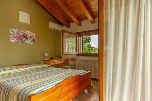 a bedroom with a bed and a window at Alloggio agrituristico Zambon in Vedelago