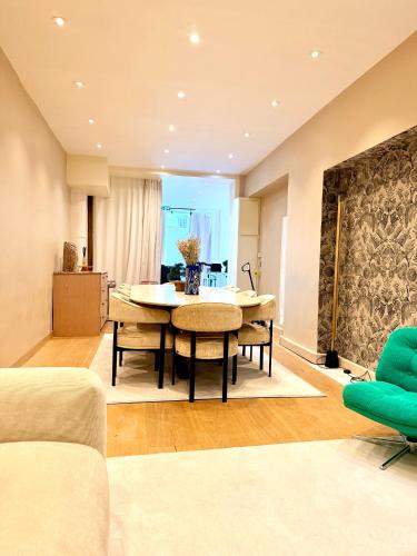 Pic de Nôtre Dame, Charming Suites Paris