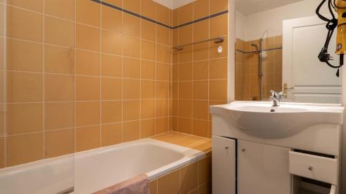 a bathroom with a sink and a bath tub at Virginia N 202 2P4 in Grasse