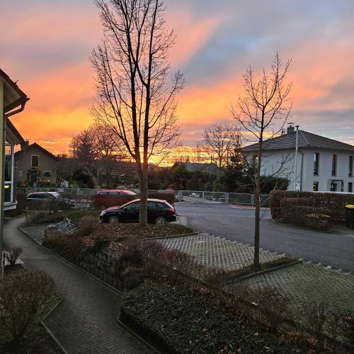 a car parked in a parking lot with a sunset at Ferienwohnung mit Weinbergblick in Radebeul