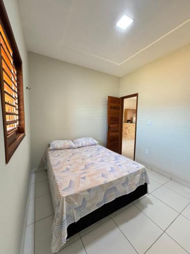 a bedroom with a bed in a room at Casa em Tibau in Tibau