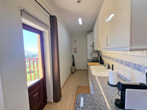 Blue Ocean View - Beach Walk, Sea View, Parking, AC