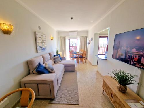 Blue Ocean View - Beach Walk, Sea View, Parking, AC