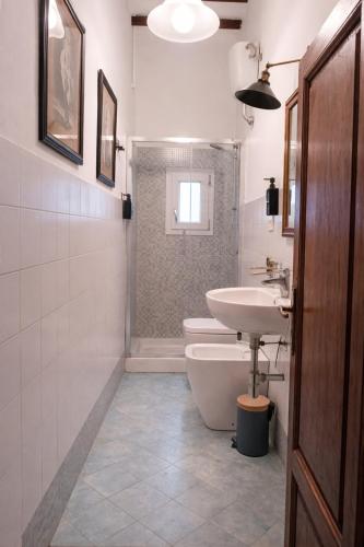 a bathroom with a toilet and a sink at 2ª Casa del Borgo Antico in Poggibonsi