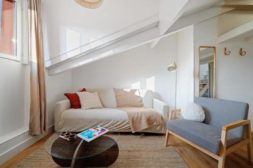 Charming & Bright Cozy Retreat on Nice Port