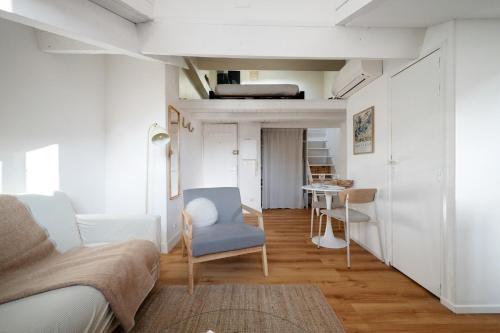 Charming & Bright Cozy Retreat on Nice Port