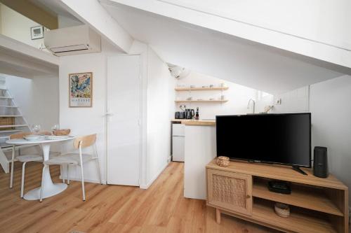 Charming & Bright Cozy Retreat on Nice Port