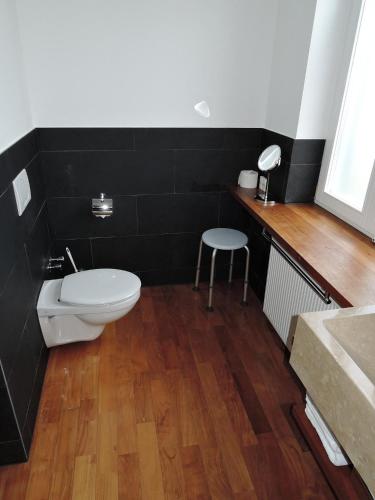 a bathroom with a toilet and a stool in it at Hotel Nassauer Hof in Kiedrich