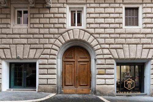 Historic Center Loft - 5min to Colosseum, 300mt to Metro, Pvt Balcony, A-C