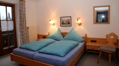 Katil atau katil-katil dalam bilik di Landhaus Hohenschwangau