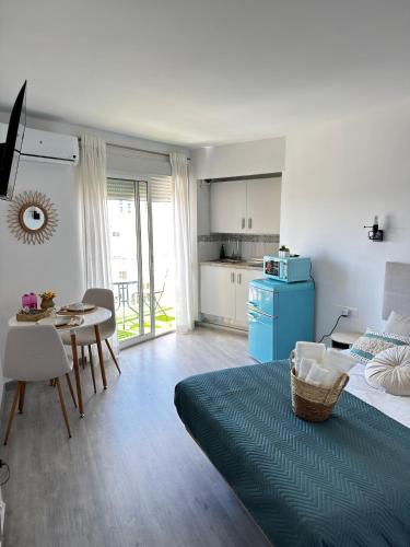 Estudio 1ª línea playa con Terraza vistas al mar- Piscinas y Parking Gratis-Benalmádena