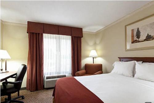 Postel nebo postele na pokoji v ubytování Holiday Inn Express Breaux Bridge by IHG