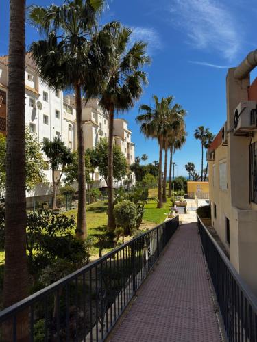 Estudio 1ª línea playa con Terraza vistas al mar- Piscinas y Parking Gratis-Benalmádena