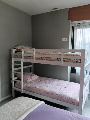 two bunk beds in a room with a bed at La maison de l'Usine in Tartas