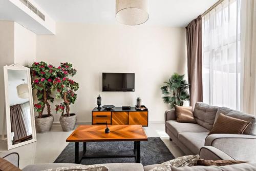 Stylish Townhouse in Pacifica with Maids Room
