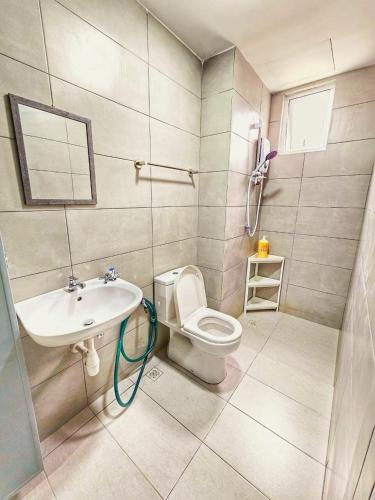 a bathroom with a toilet and a sink at Metropol Holiday Suite in Bukit Mertajam