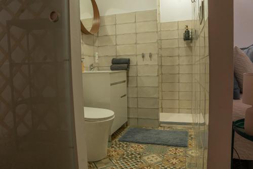 a bathroom with a toilet and a sink and a shower at Finca Feliz Andaluz in Alora