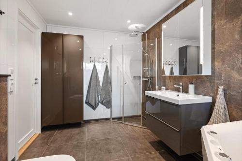 a bathroom with a sink and a shower at Lykkebo in Stavanger