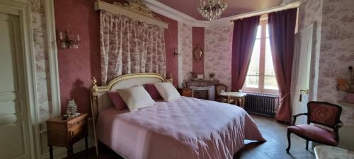 a bedroom with a bed with pink walls and a window at Suite familiale PAMPILLES in Condal