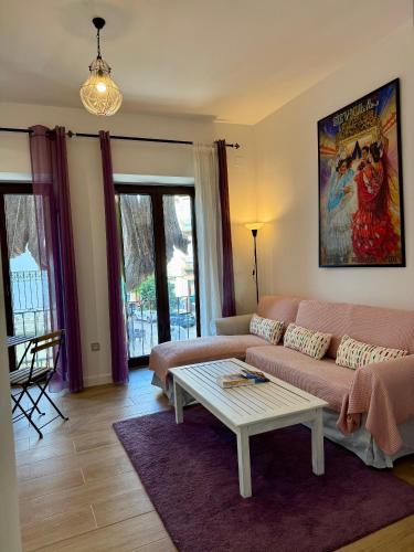 Cast2 Apartment right next to Puente Triana