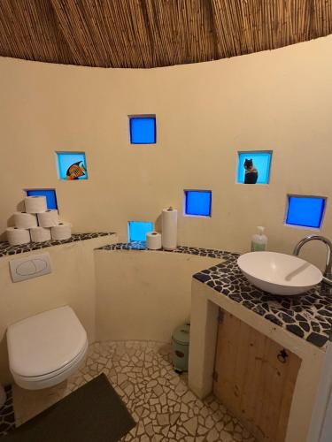 a bathroom with a toilet and a sink at Riverside Landhaus-Villa und Lodge XXL Garten bis 24 Personen in Mittelhof