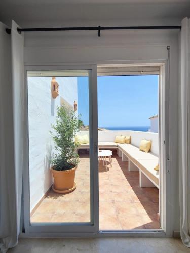 2-bedroom designer apartment with seaviews