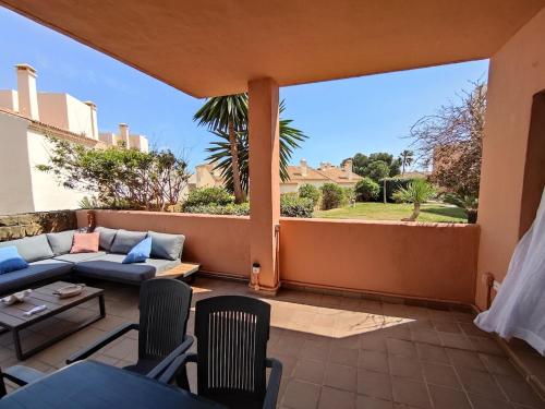 Fun & Work Apartment with Terrace & Pools, Duquesa Golf, Manilva