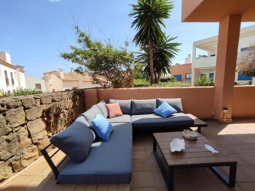 Fun & Work Apartment with Terrace & Pools, Duquesa Golf, Manilva