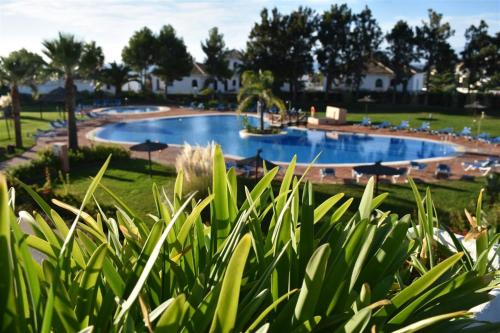 Fun & Work Apartment with Terrace & Pools, Duquesa Golf, Manilva
