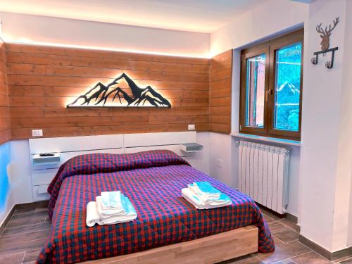 a bedroom with a bed with two towels on it at La Baita Del Cervo 2 in Castel di Sangro