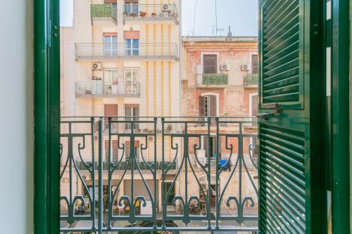 NEAR BARI VECCHIA & TRAIN STATION Typical Bari Home WITH Balcony photo 23