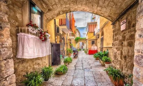 NEAR BARI VECCHIA & TRAIN STATION Typical Bari Home WITH Balcony photo 32