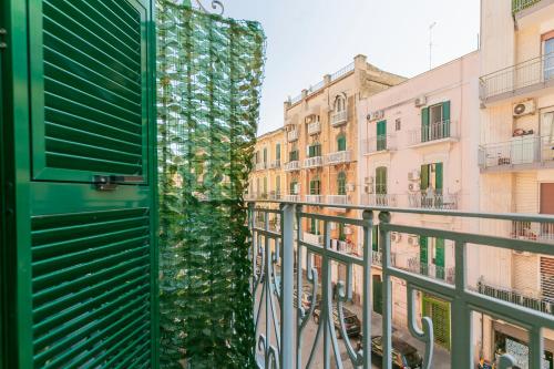 NEAR BARI VECCHIA & TRAIN STATION Typical Bari Home WITH Balcony photo 6